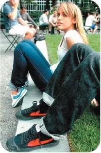 老外穿国产足球鞋视频,老外试穿体验引热议