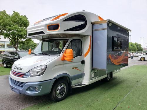 国产房车空间拓展视频,国产房车生活新体验揭秘